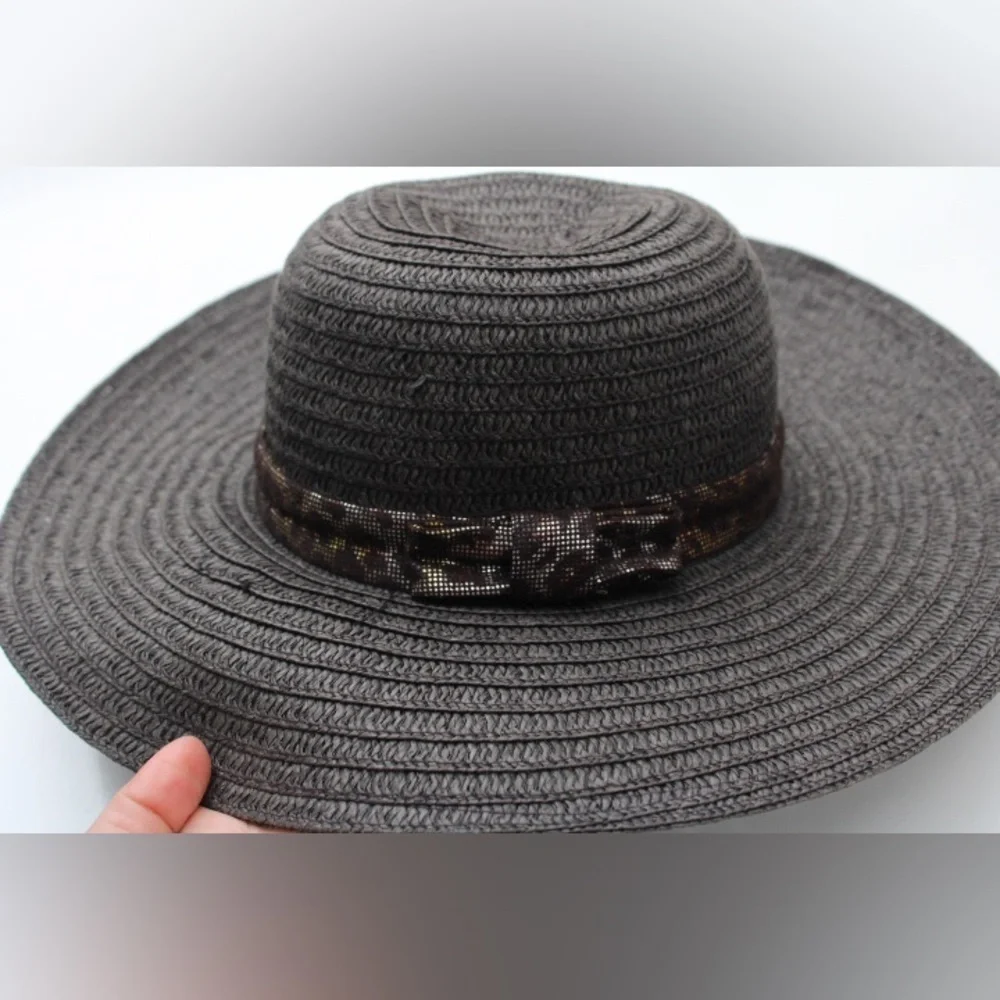 August silk hat